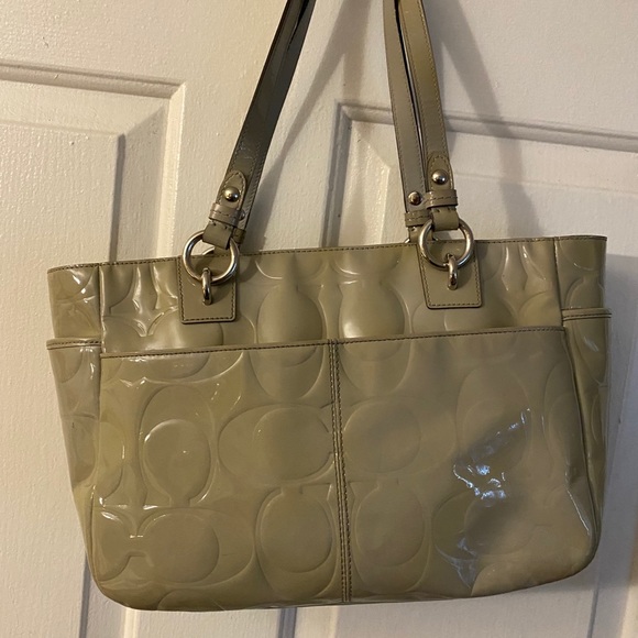 Coach - Picture 7 of 9